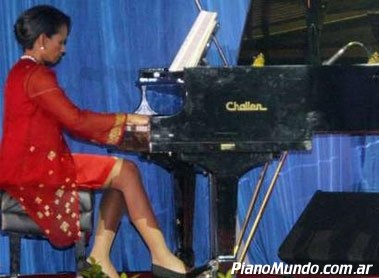 Condoleezaa Rice tocando el piano