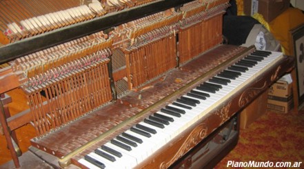 El piano de John Lennon se subasta