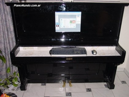 Piano y computadora